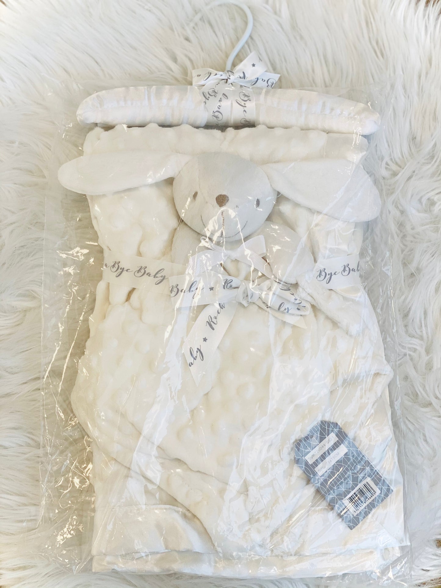 Cintre avec doudou & plaid à personnaliser