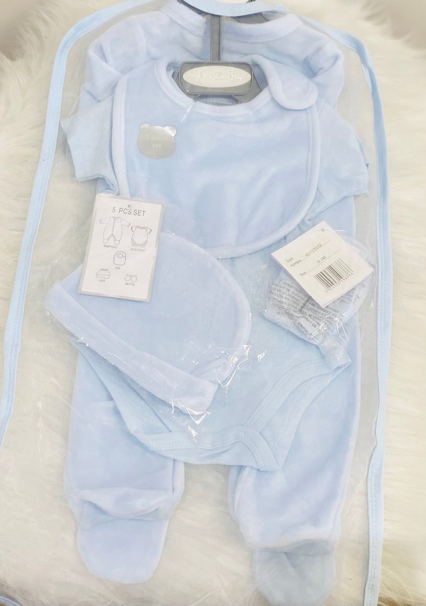 Kit Pyjama Bavoir Bonnet Gants en velours et body en coton personnalisé